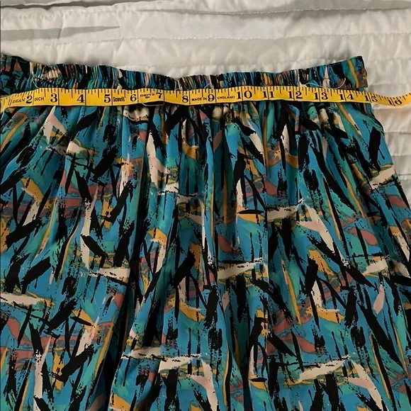 High Waist Abstract Print Women's Shorts - Picture 5 of 7